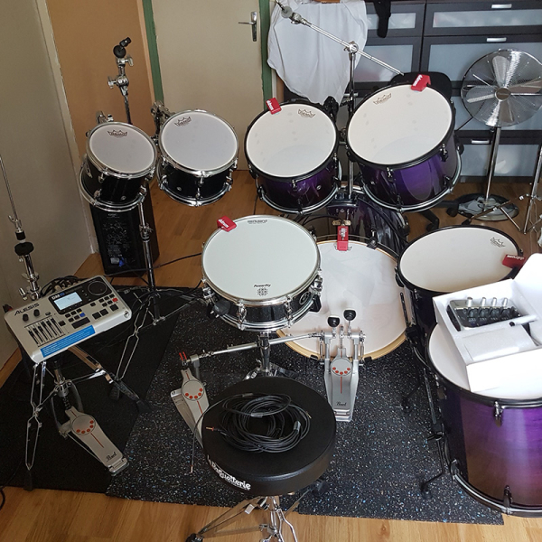 Photo : Batterie Electro acoustique peaux mech