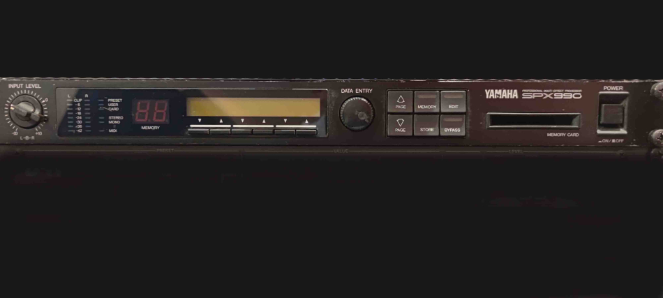 Photo : Yamaha          SPX 990