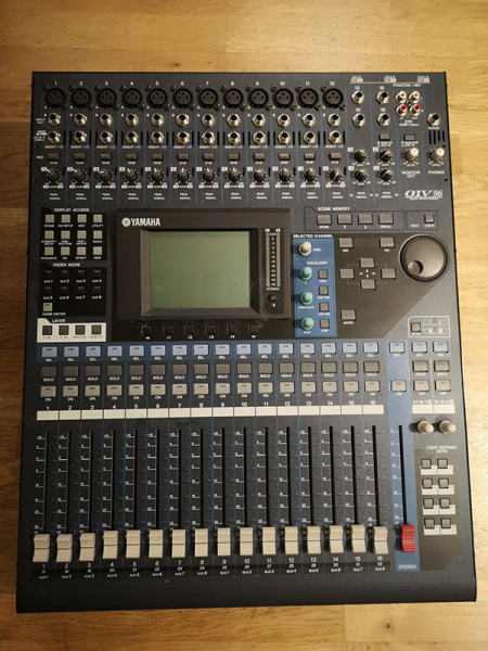 Photo : MIX    YAMAHA    01V96