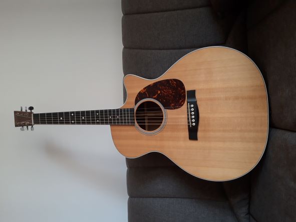 Photo : Guitare  Martin  Electro pan coupe