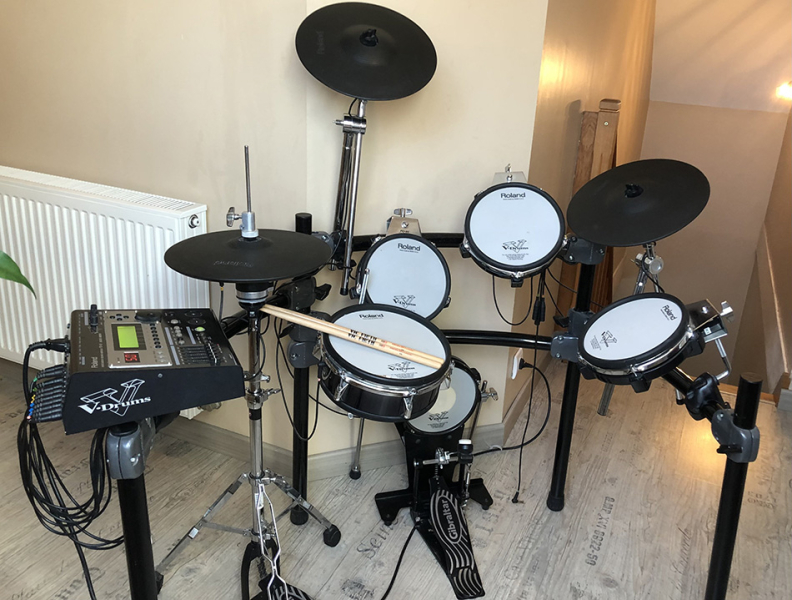 Photo : Roland    TD     12 K