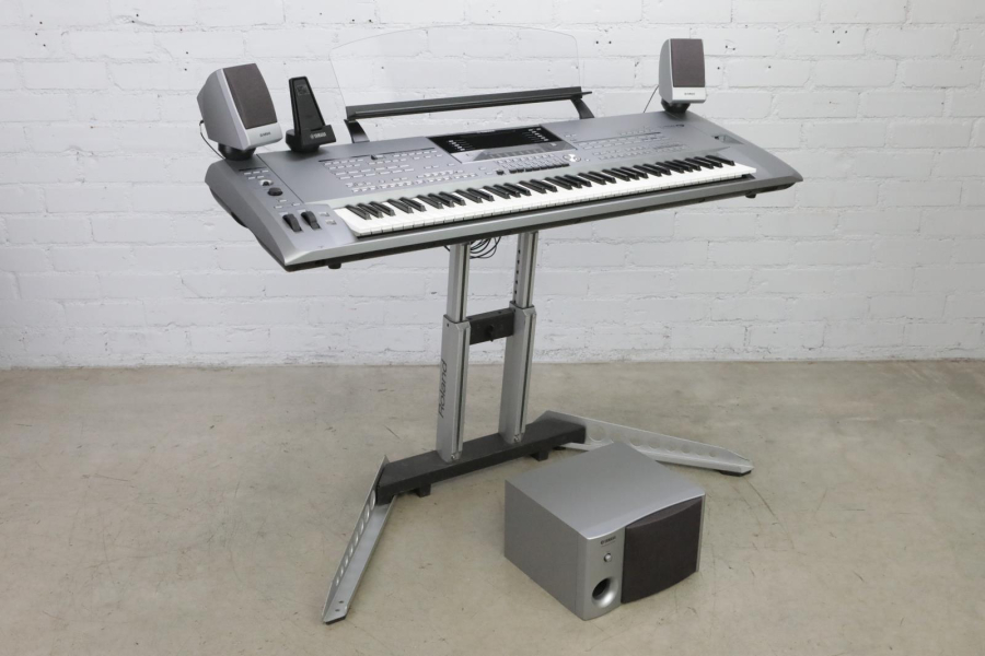 Photo : Yamaha   Tyros   5 76 notes