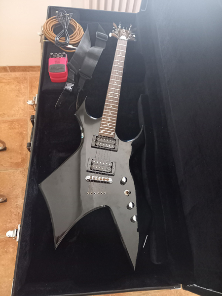 Photo : B C   Rich       Warlock Platinum