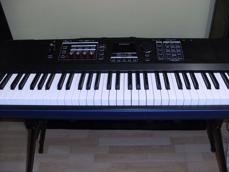Photo : KURZWEIL         SP6 Piano de scene