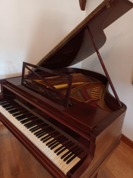 Photo : PLEYEL           quart de queue ancien