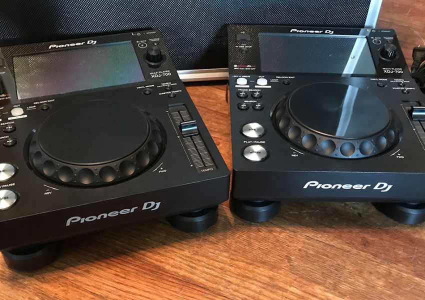 Photo : Pioneer    XDJ   700 la paire