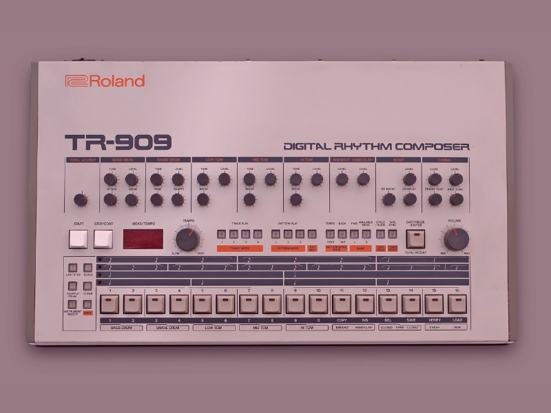 Photo : ROLAND     TR    909