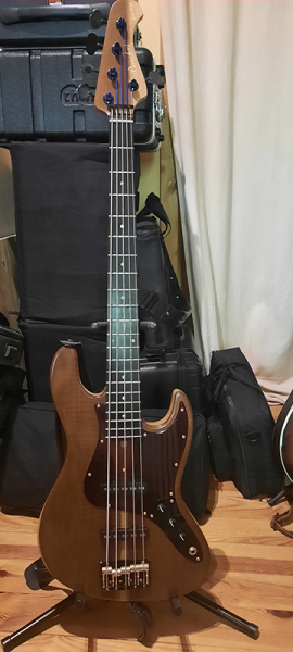 Photo : Bacchus          DX5 MAG HANDMADE