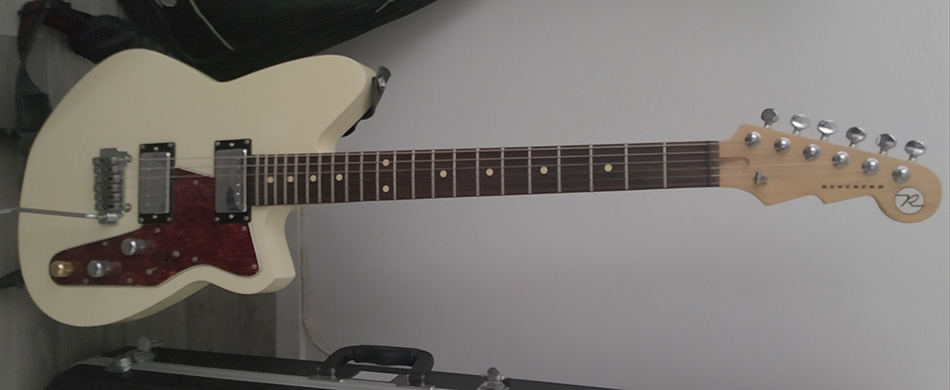 Photo : Guitare       Reverend Jetstream HB