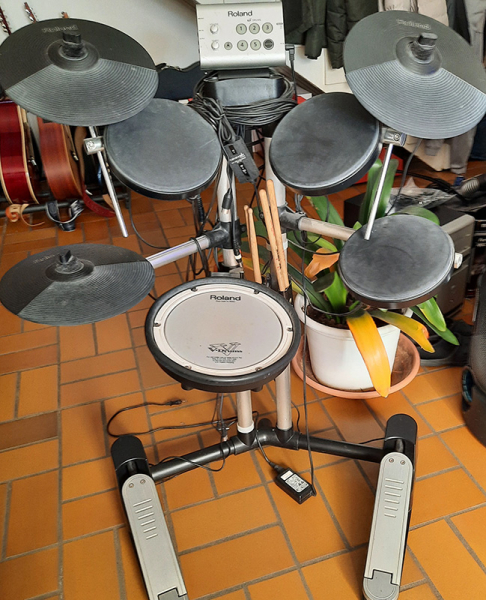 Photo : Roland         HD1 avec notice