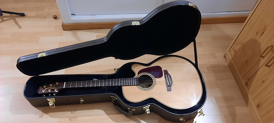 Photo : Takamine         P5NC