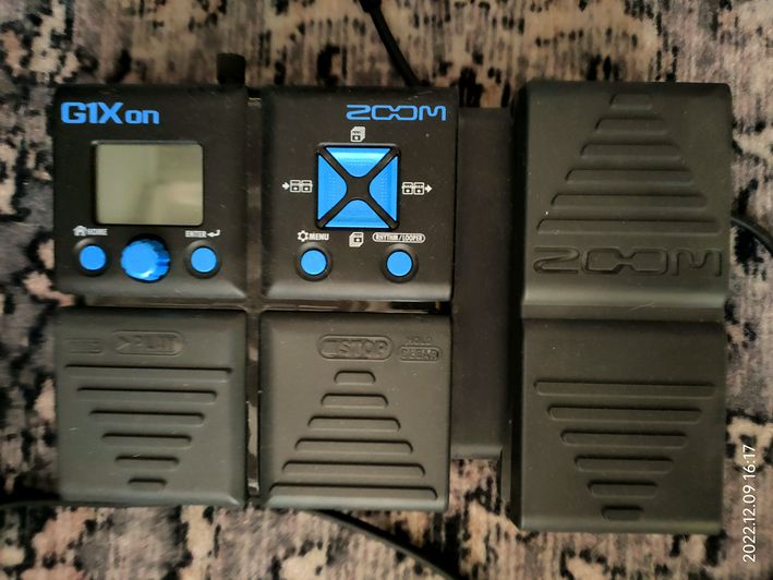 Photo : ZOOM          G1Xon multi effets