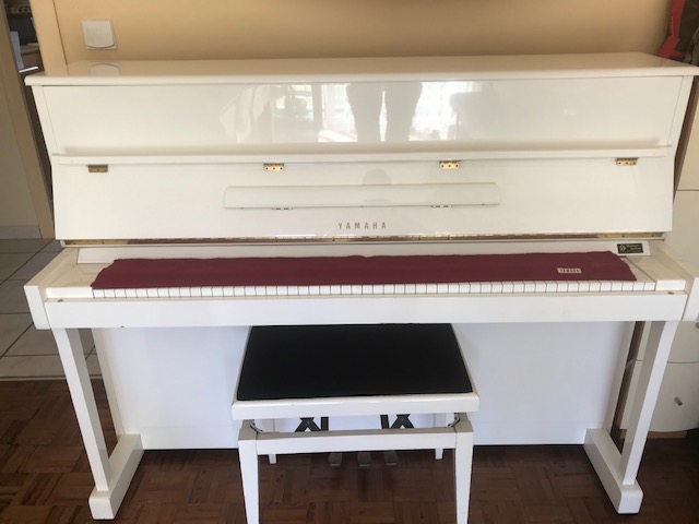 Photo : Piano droit Yamaha LU 201 C