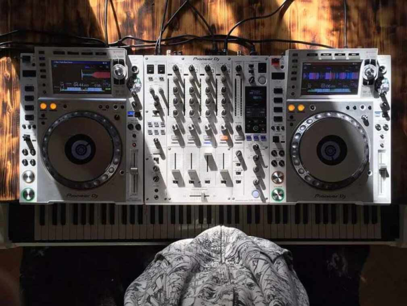 Photo : Pioneer    CDJ   2000 NXS2 Limited