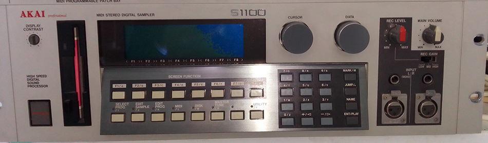 Photo : Akai         Sampleur S1100 
