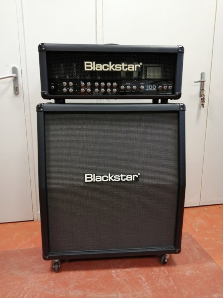 Photo : Blackstar      S1 104 EL34 + Baffle S1 412 