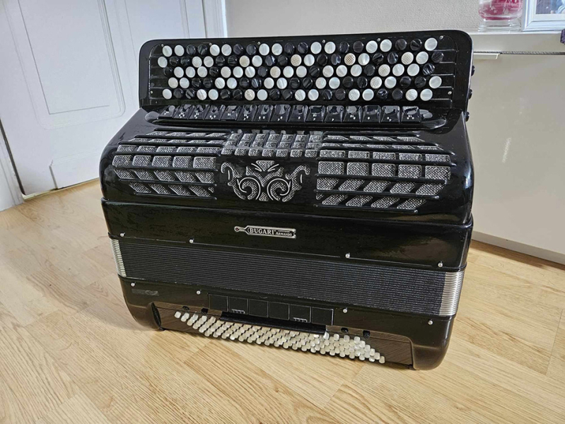 Photo : Chromatique Accordeon Bugari