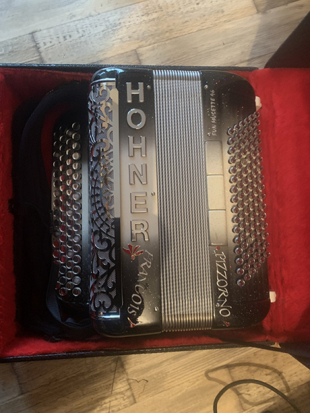 Photo : Accordeon       Hohner Fun musette 96