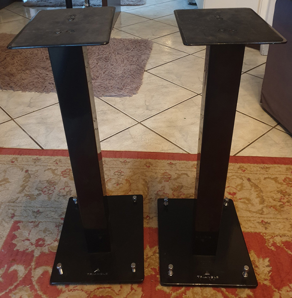 Photo : Pieds enceintes  Triangle