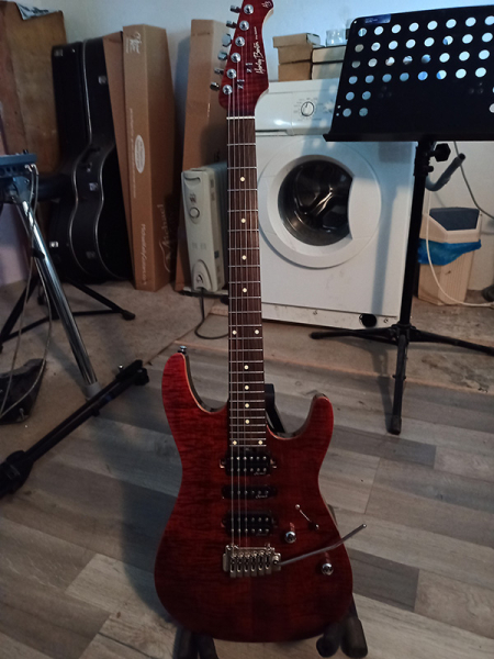 Photo : Harley  Benton   pro Fusion III roadsted