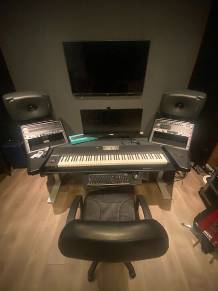 Photo : Genelec        8361A 3 way Coaxial Powered Studio