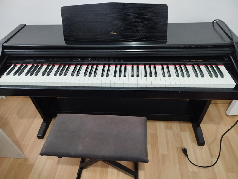Photo : Piano      Classico SV 100 Viscount