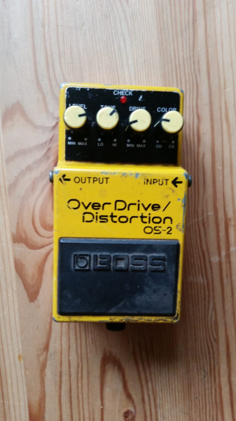 Photo : Boss      OS     2 guitare electrique