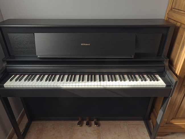 Photo : Piano   Roland   LX 706