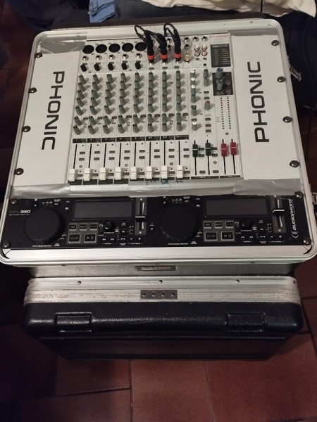 Photo : Audiophony       Sono complete platine mixage