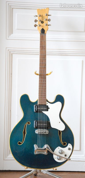 Photo : Guitare Demi Caisse MOSRITE California Celebrity 2