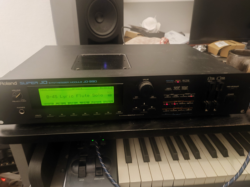 Photo : Roland    JD     Super JD 990