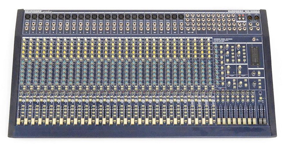 Photo : Behringer      3282A MX Eurodesk avec Alim 48v