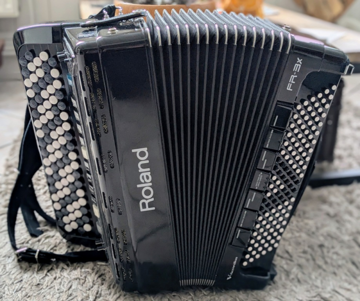 Photo : Roland         FR3 XB Accordeon